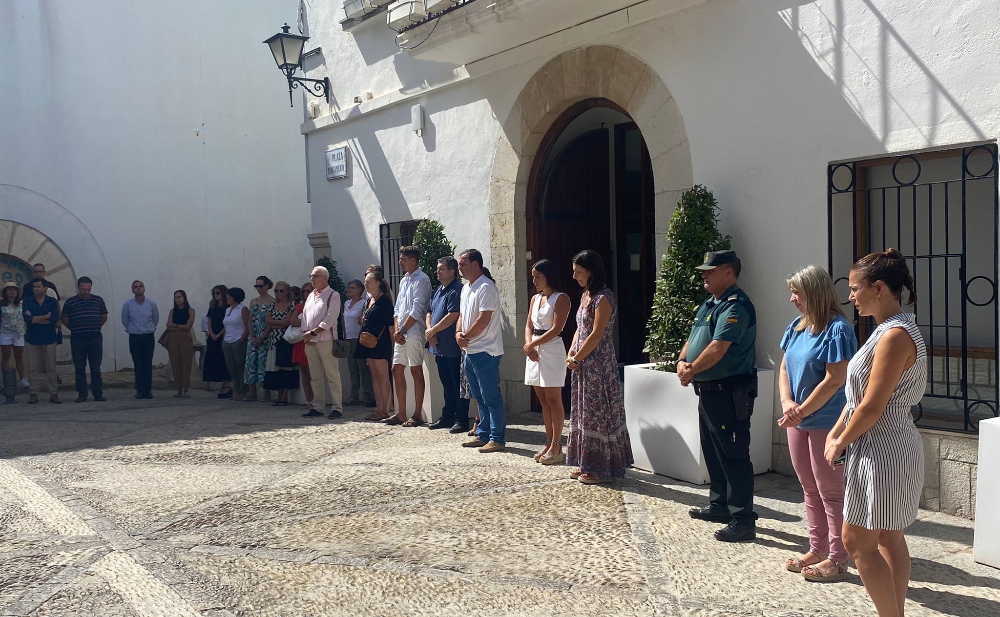 Peníscola recorda amb un minut de silenci a les víctimes de l'enfonsament d'un edifici a Font Nova