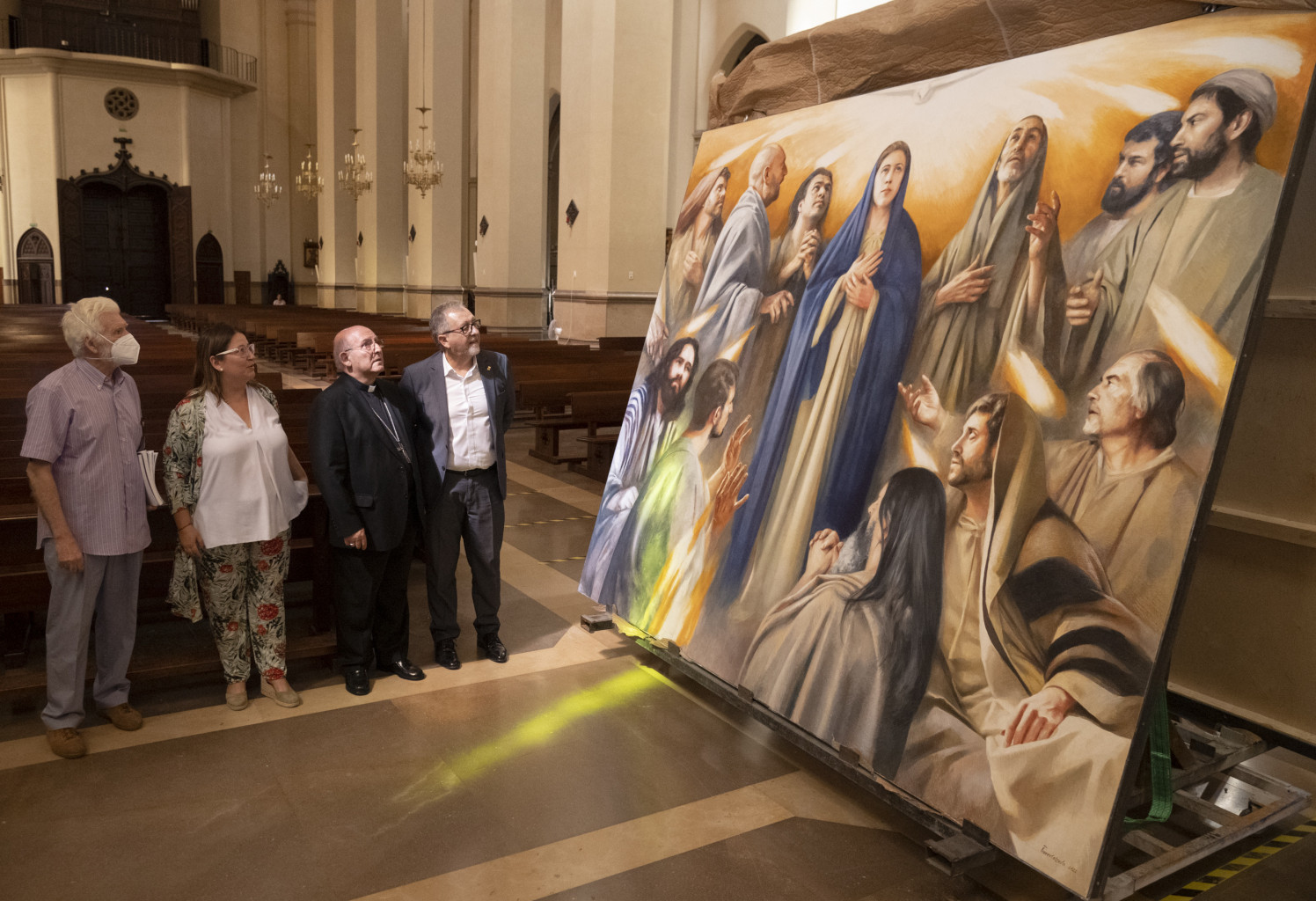 La col·locació dels dos últims quadres de Traver Calzada completa el retaule de Santa María finançat per la Diputació