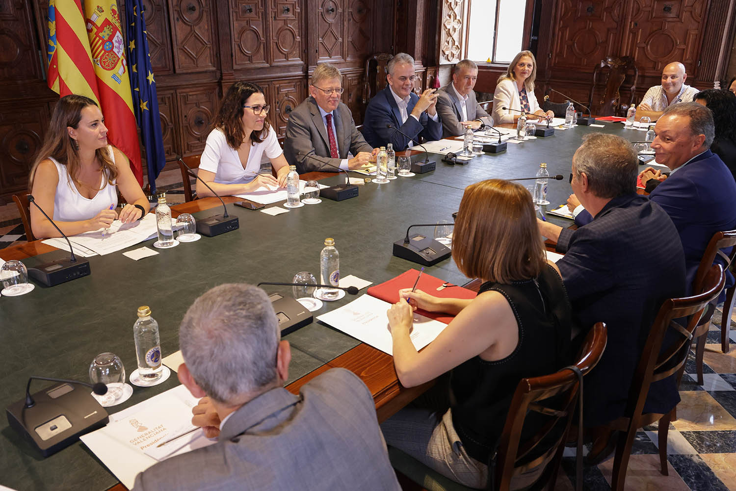 Puig destaca la injecció de més de 1.000 milions als sectors productius i famílies en el marc del diàleg social