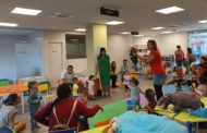 La Biblioteca de Benicarló obri un nou espai per a ensenyar als bebés a jugar amb els llibres