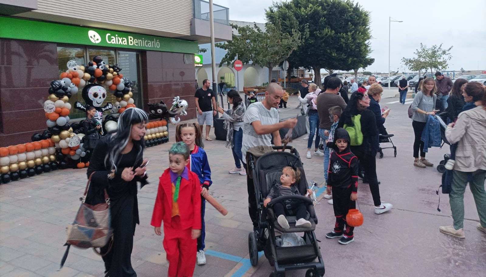 Peníscola inaugura la programació de Halloween amb una gran participació