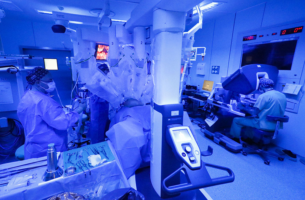 L'Hospital La Fe intervé al primer pacient per cirurgia robòtica amb el Da Vinci