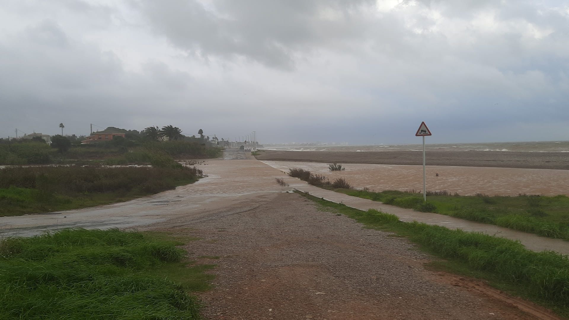 Fornés (VOX) reclama més inversió en ponts i bombes d'aigua a Benicarló després de les fortes pluges