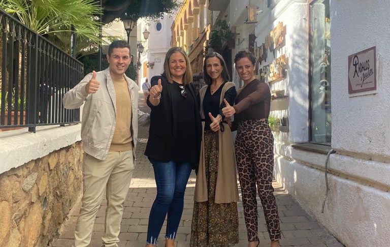 Les ambaixadores de Peníscola de Ferrero viatgen a Mojácar per a portar-los la sort de la victòria
