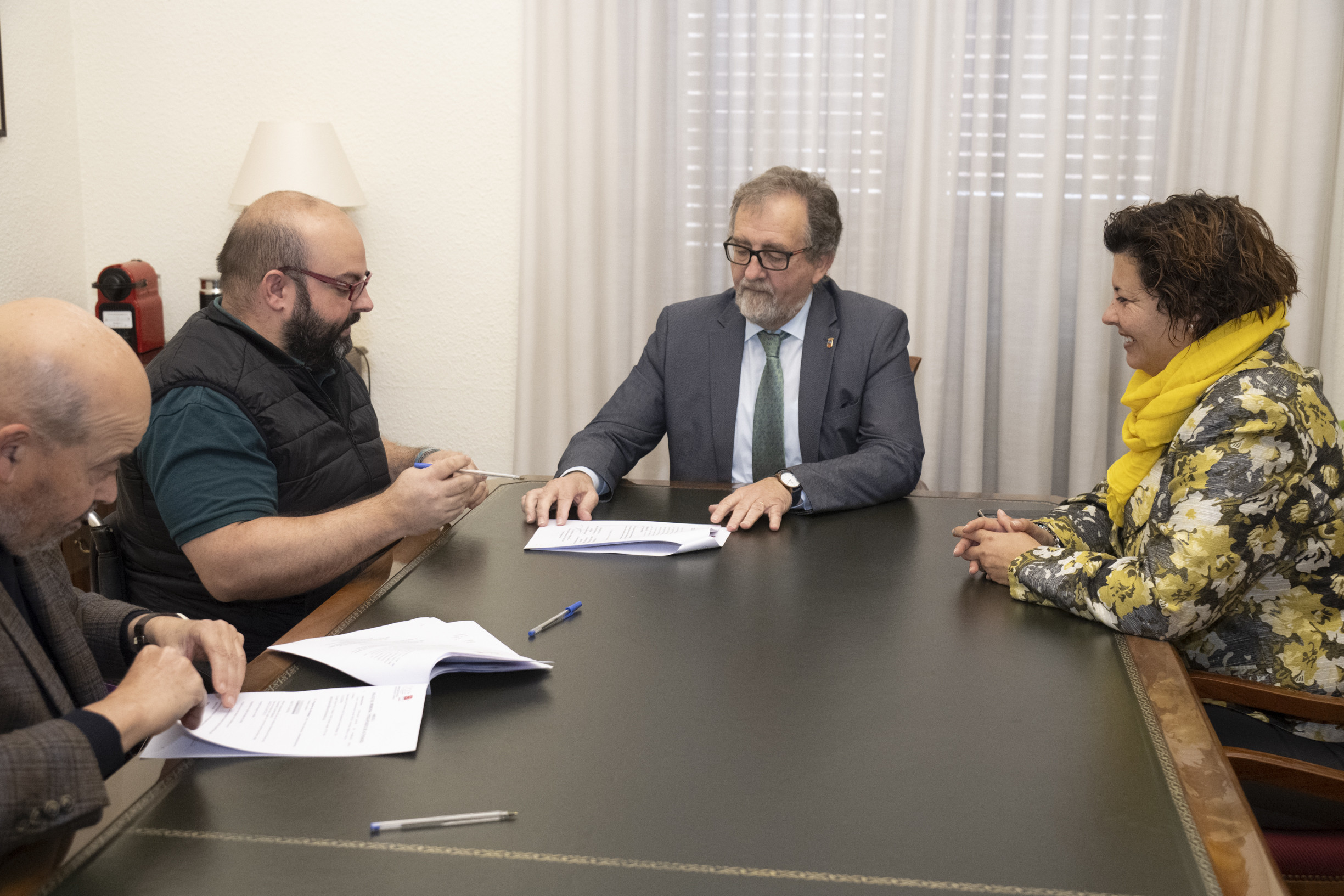 Diputació i Cocemfe Maestrat signen un conveni per a millorar l'accessibilitat de la seu a Vinaròs