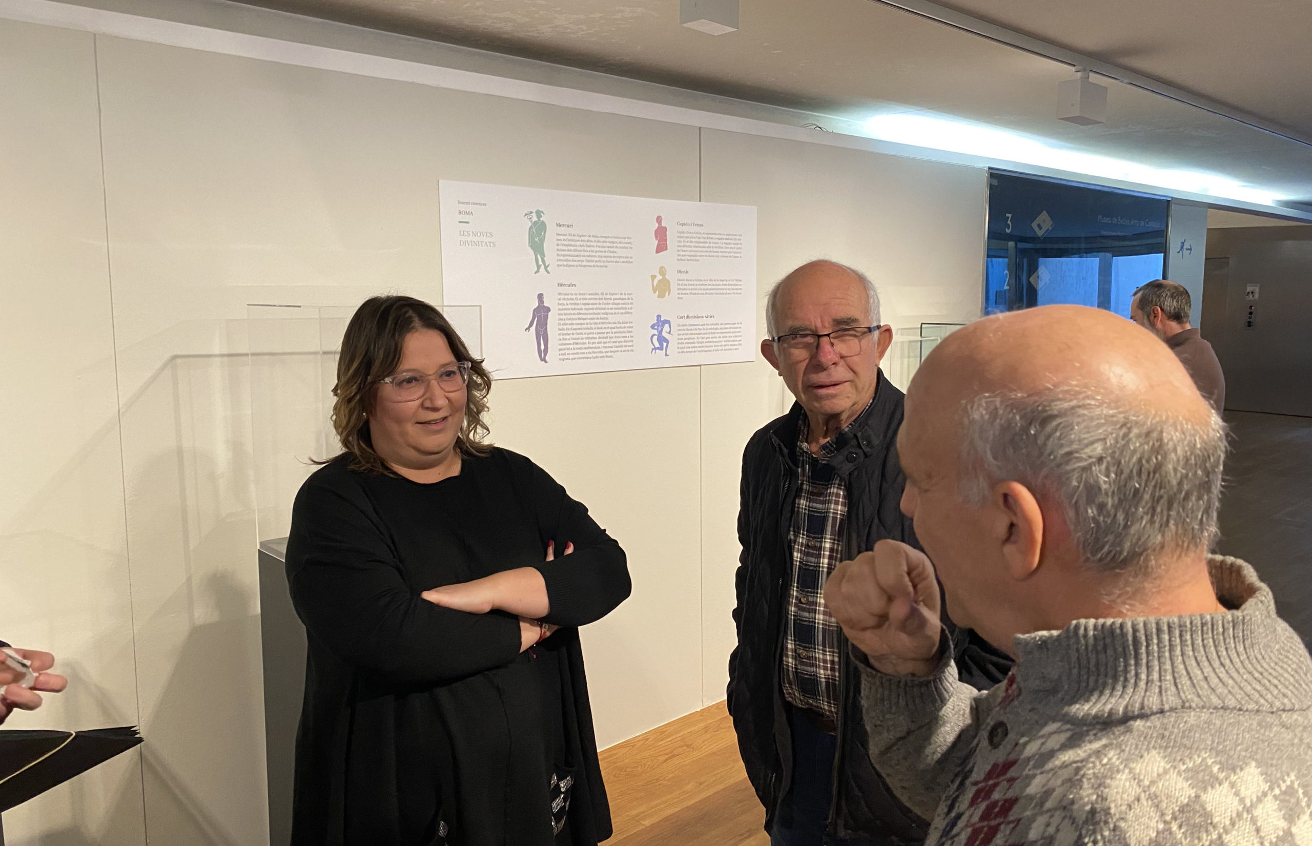 Sanz assisteix a la inauguració de l'exposició «Fonent Creencies» en el Museu de Belles Arts