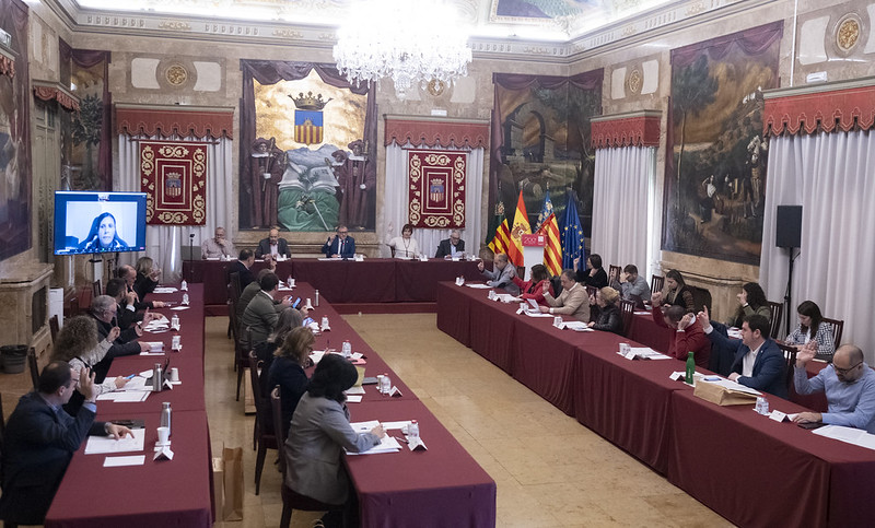 Martí convida als grups a un 2023 de consens en el ple que blinda el Fons de Cooperació