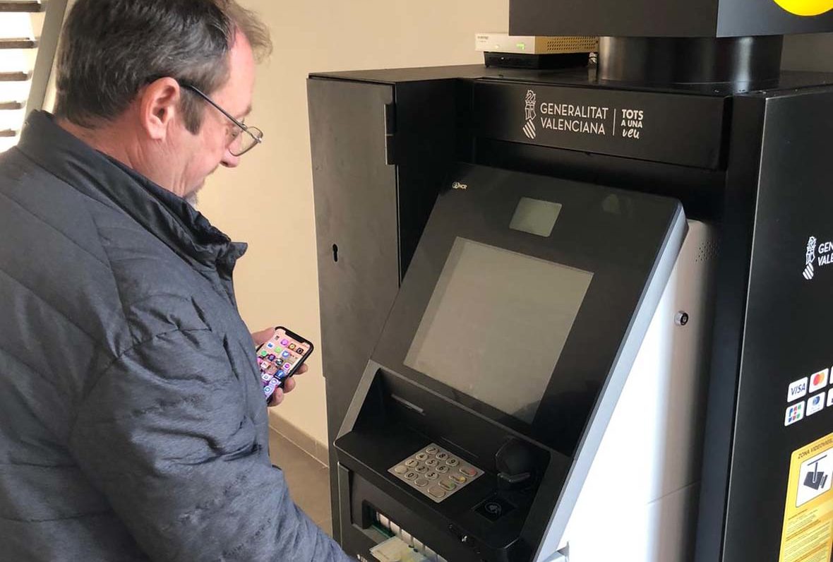 Entra en funcionament el caixer automàtic de Santa Magdalena