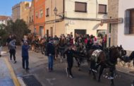 Espectacular entrada del Pi de Sant Antoni dels Quintos i Quintes a Santa Magdalena