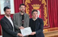Colomer entrega el distintiu que acredita a Vinaròs com a «Municipi Turístic d'Excel·lència»