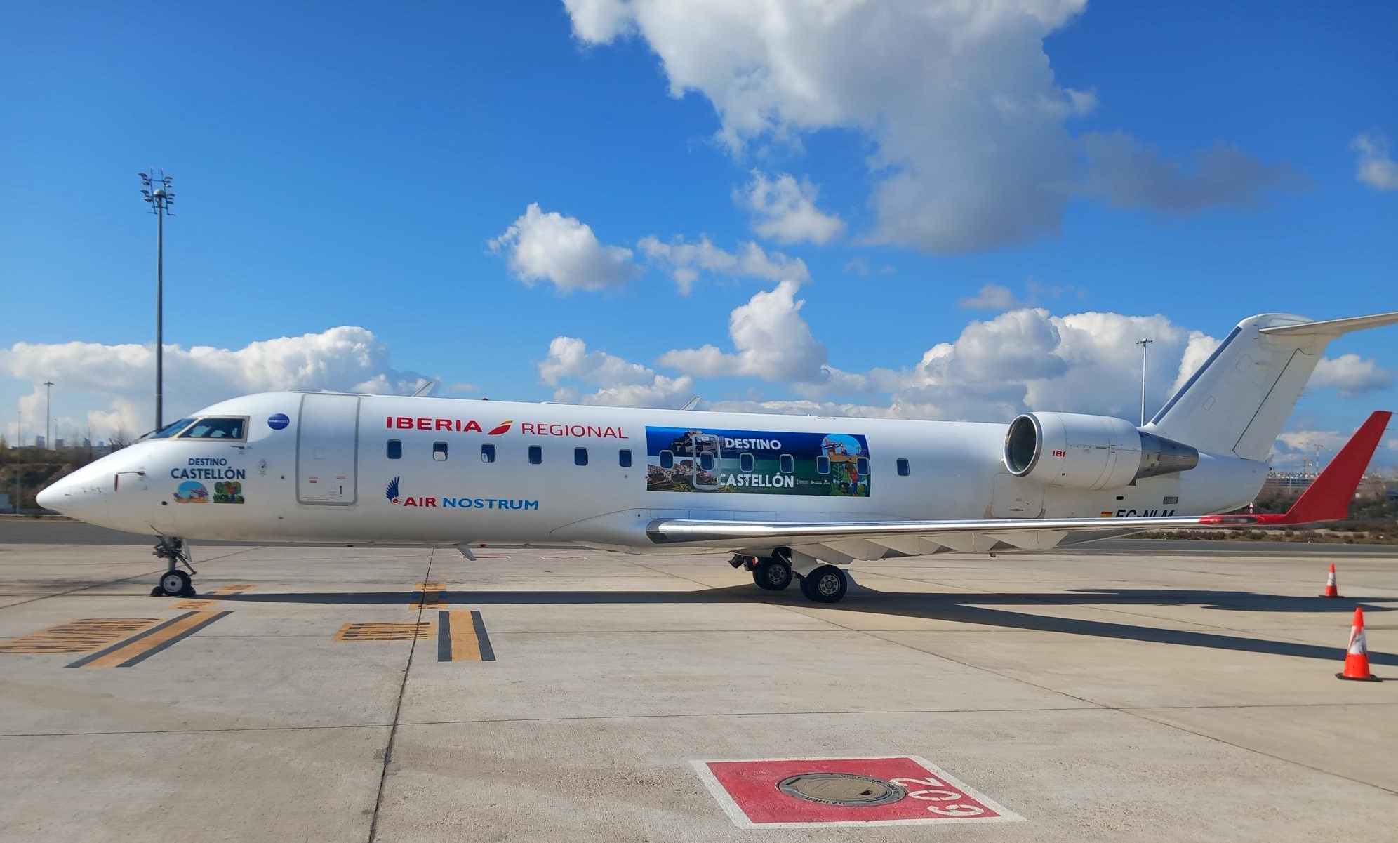 L'aeroport de Castelló i Air Nostrum promocionen la ruta de Madrid amb la retolació de dos avions