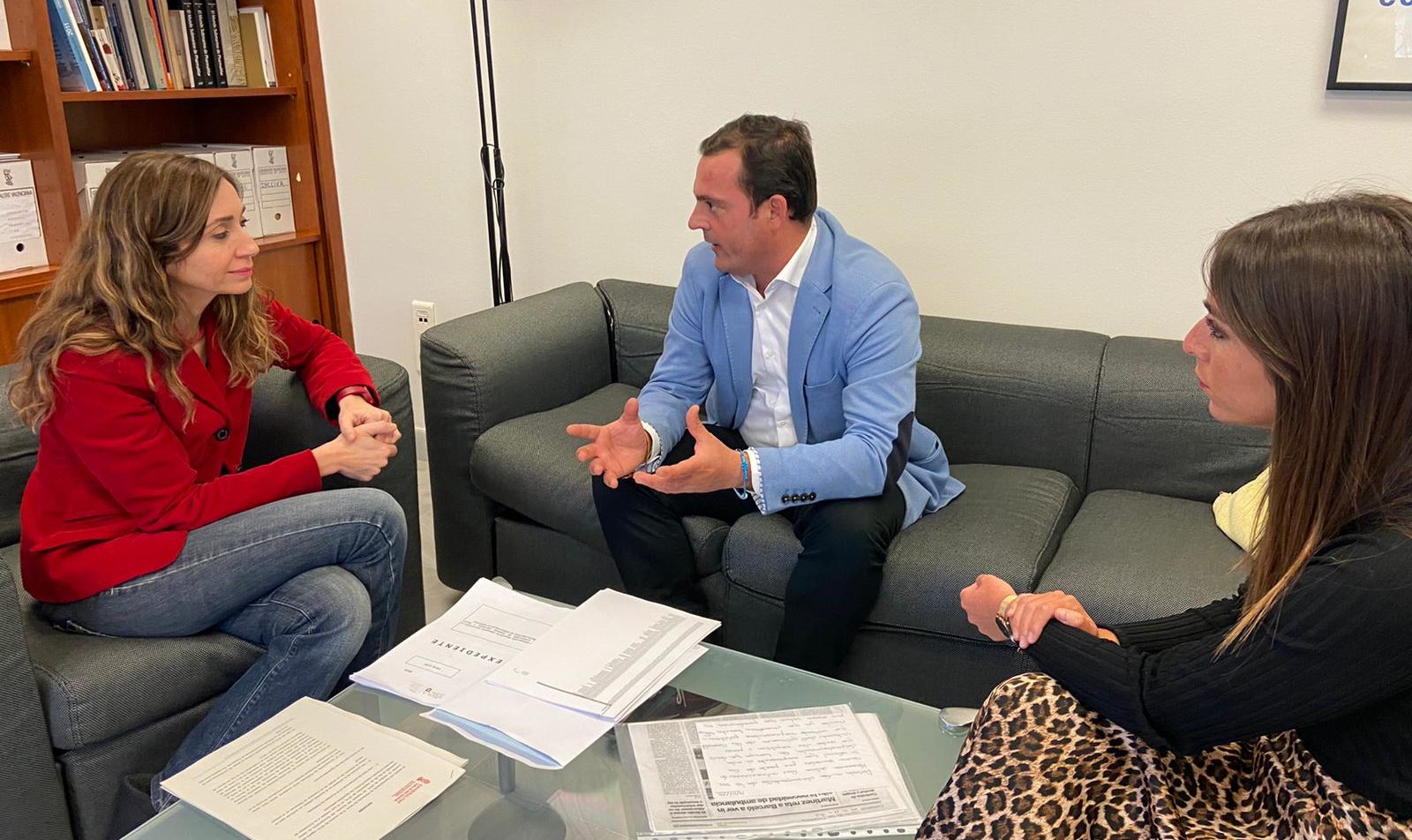 Peníscola seguirà assumint el cost de l'ambulància que garanteix l'atenció a més de 1.200 persones cada any