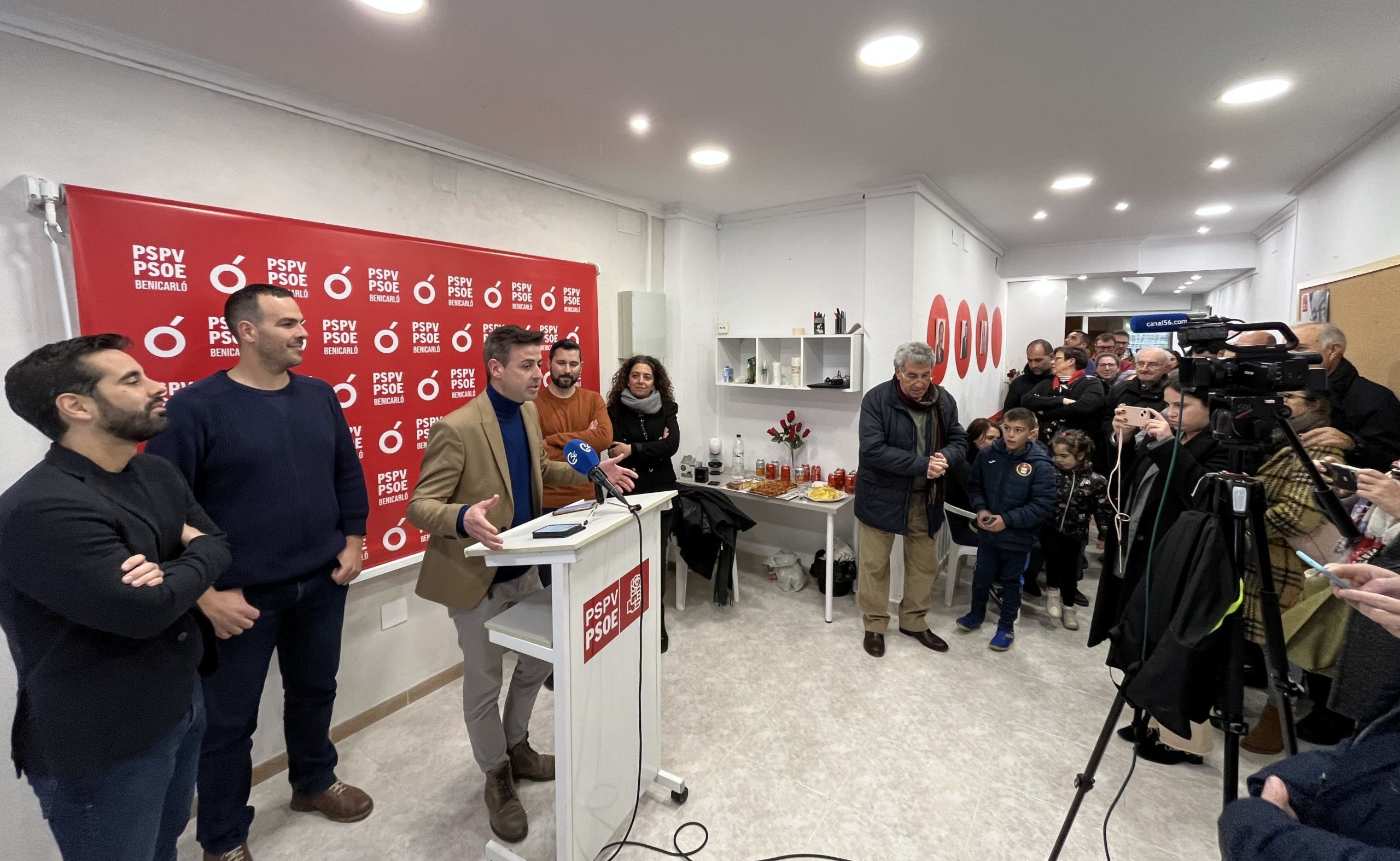 Falomir assisteix a la inauguració de l'oficina del candidat del PSPV a l'alcaldia de Benicarló, Ilde Añó