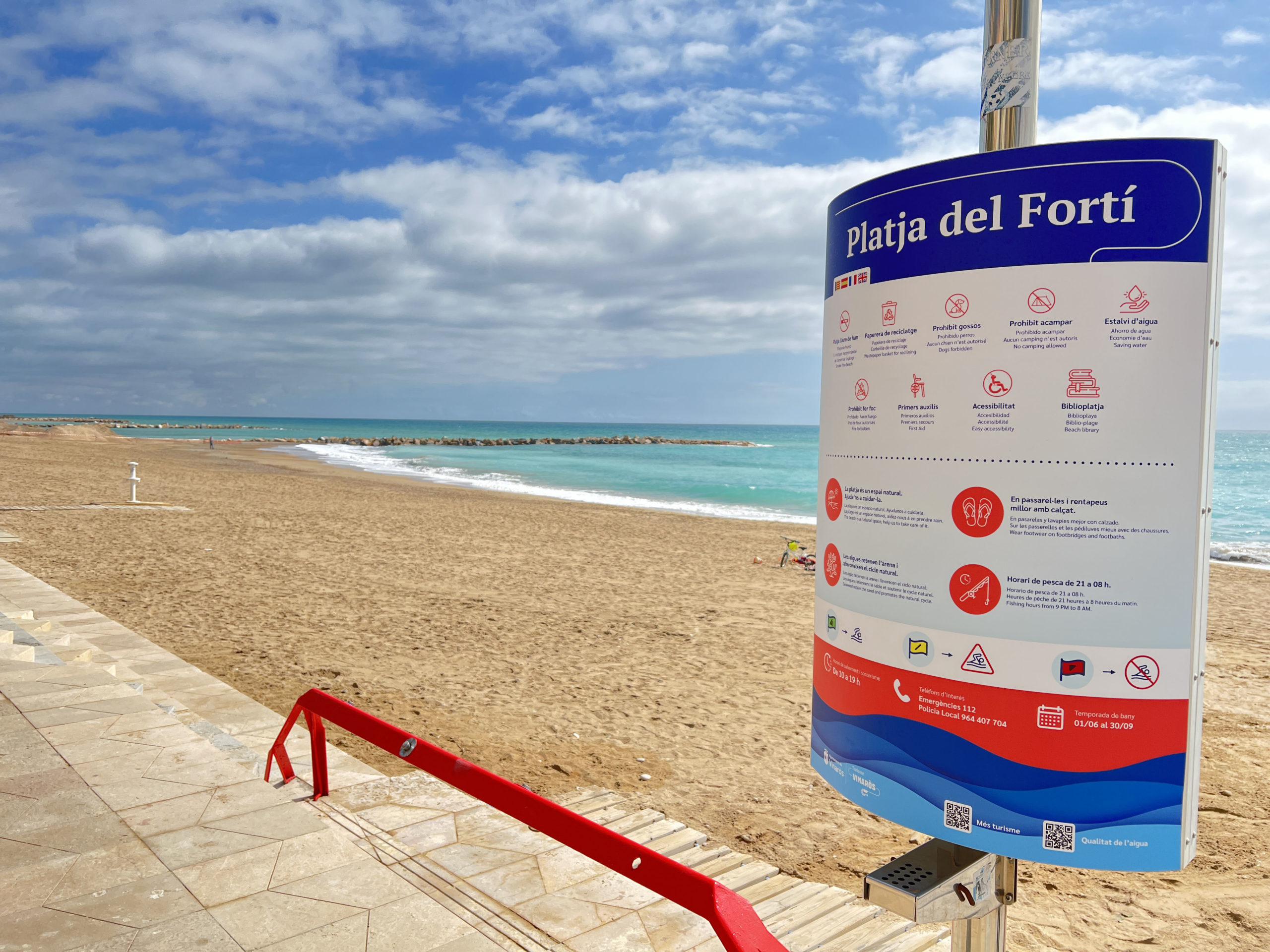 Turisme renova la senyalització a les cales i platges de Vinaròs
