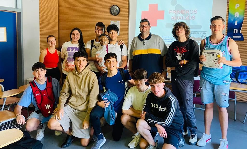 126 alumnes de l’IES Serra d’Irta reben formació en primers auxilis i ús del DESA