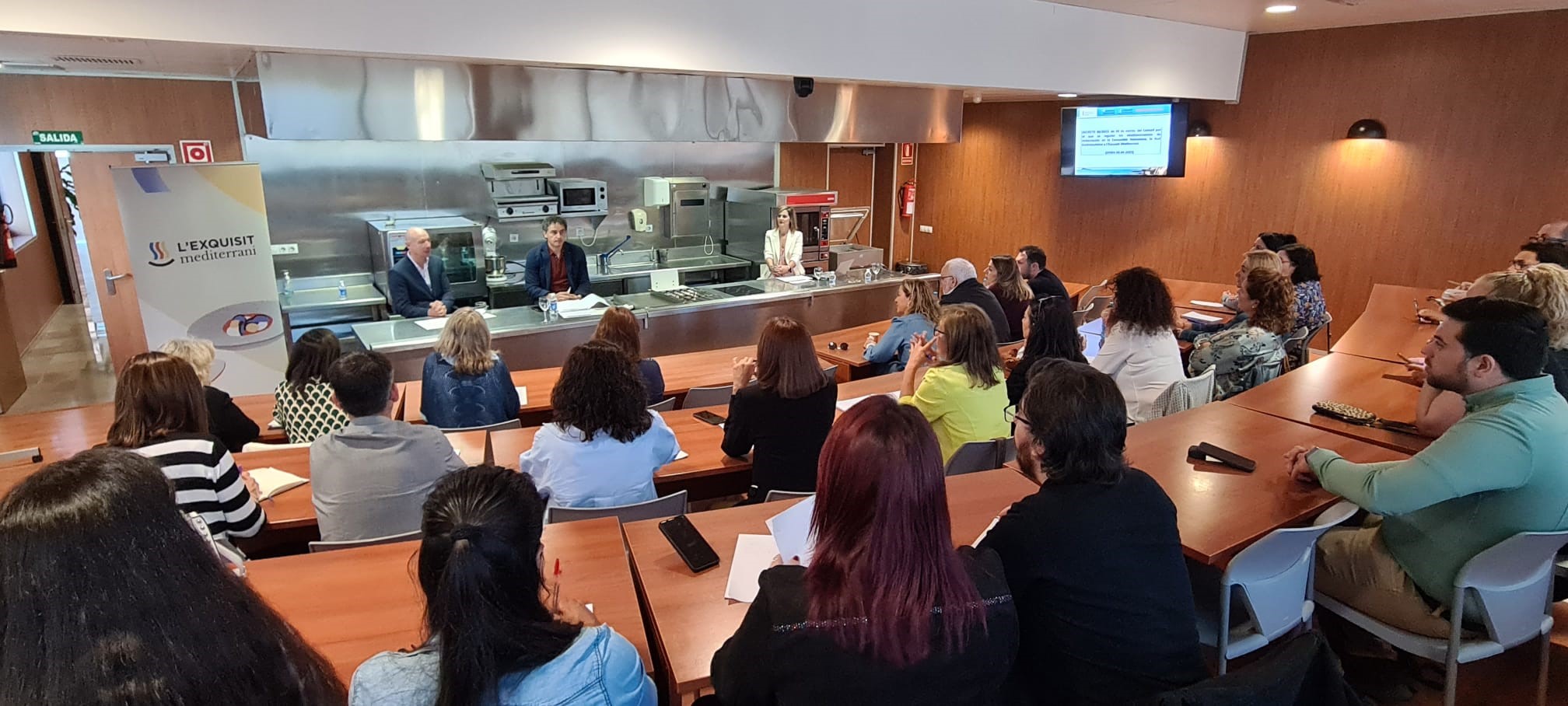 Turisme presenta al sector de l'hostaleria de Castelló el nou decret que regula els establiments de restauració