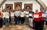 Alcalà-Alcossebre lliura els diplomes de formació en igualtat a 49 treballadors i treballadores municipals