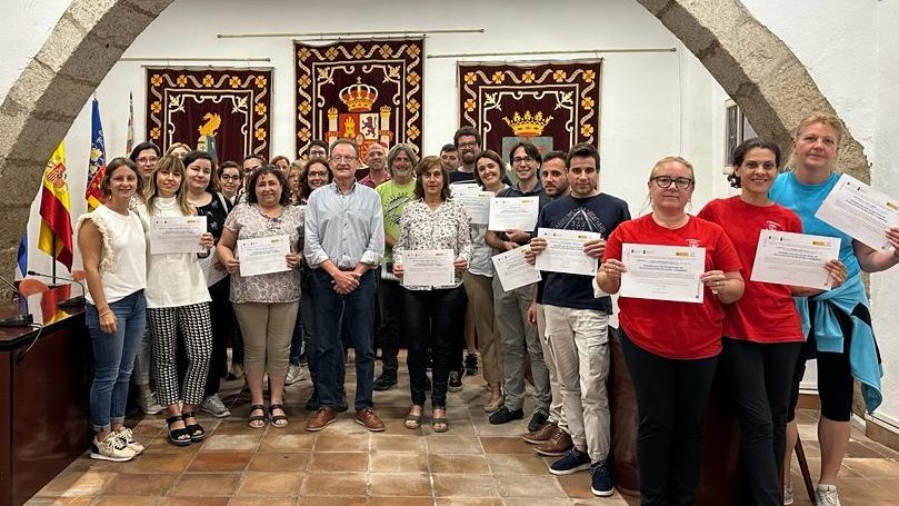 Alcalà-Alcossebre lliura els diplomes de formació en igualtat a 49 treballadors i treballadores municipals