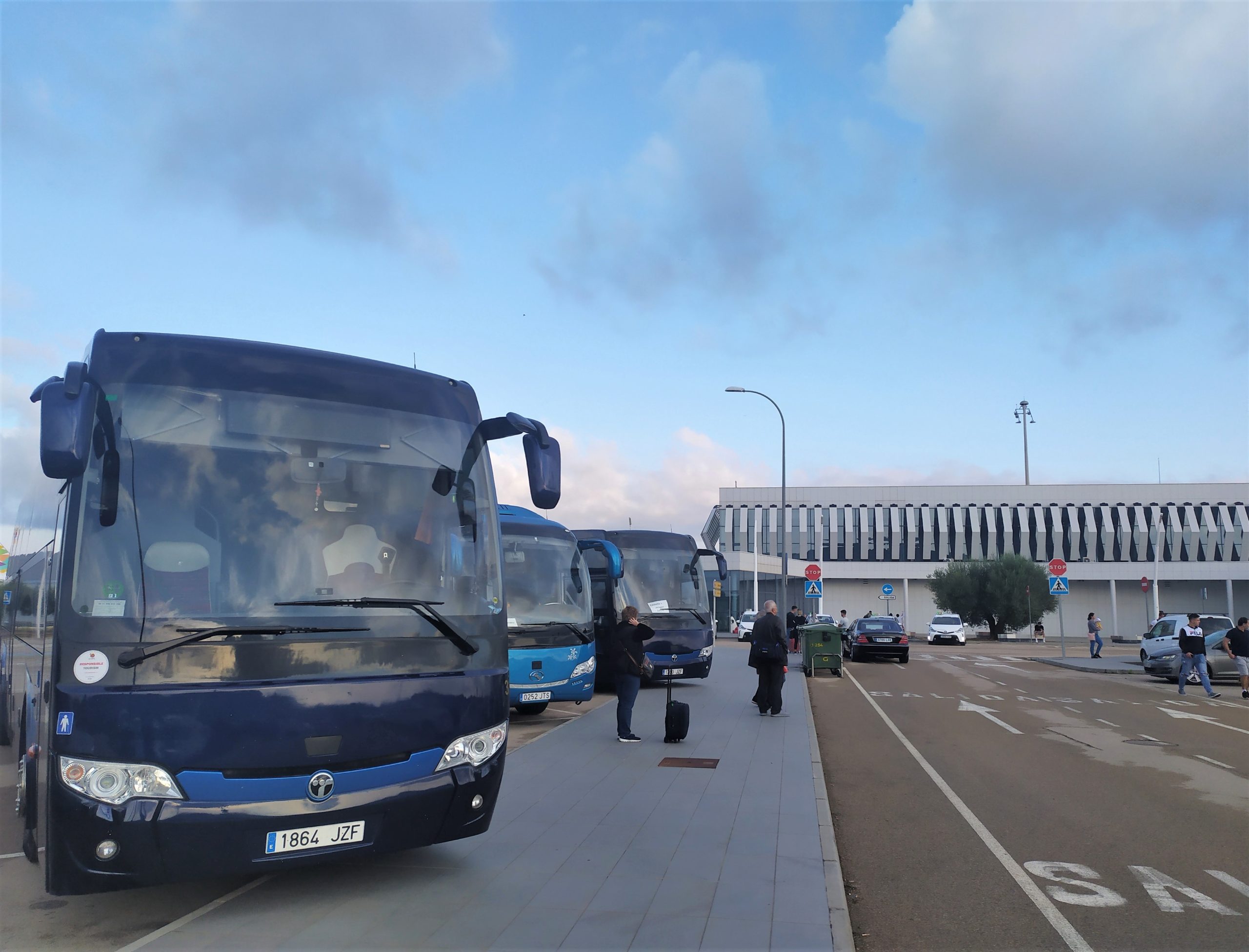 El servei d'autobús de l'aeroport connectarà també amb València per als vols de 5 rutes internacionals
