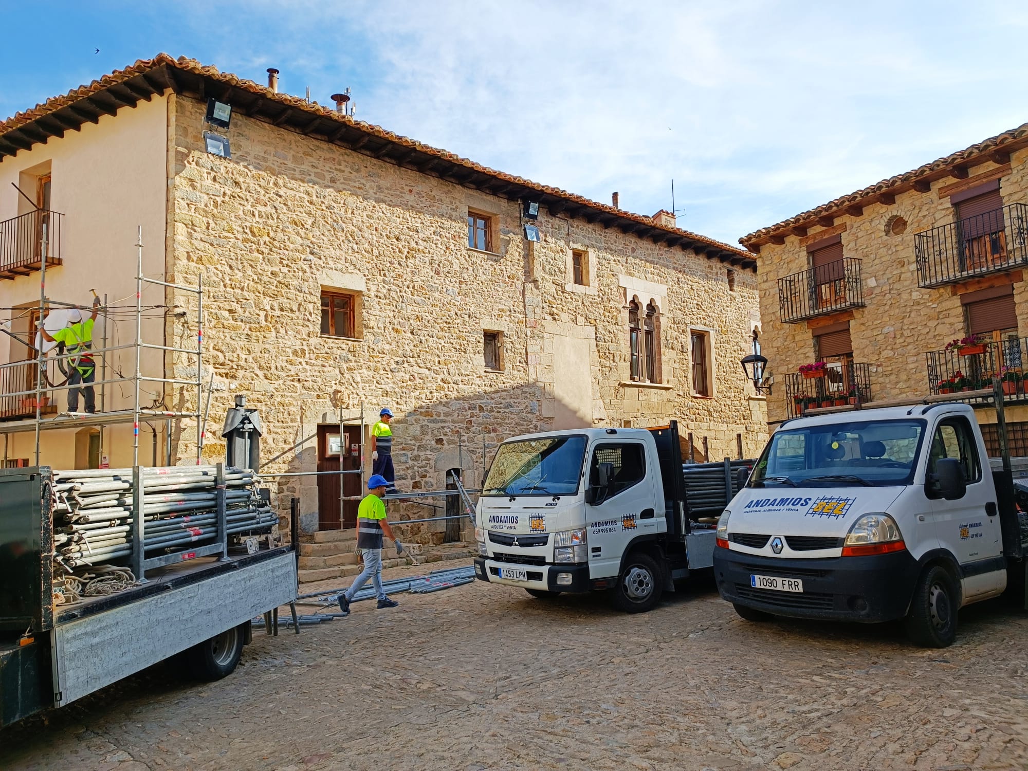 Segueixen les obres de restauració i millora de l'accessibilitat de l'Ajuntament d'Ares