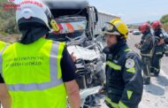 Mor una dona i un home resulta ferit en col·lisionar un cotxe i un camió a Santa Magdalena