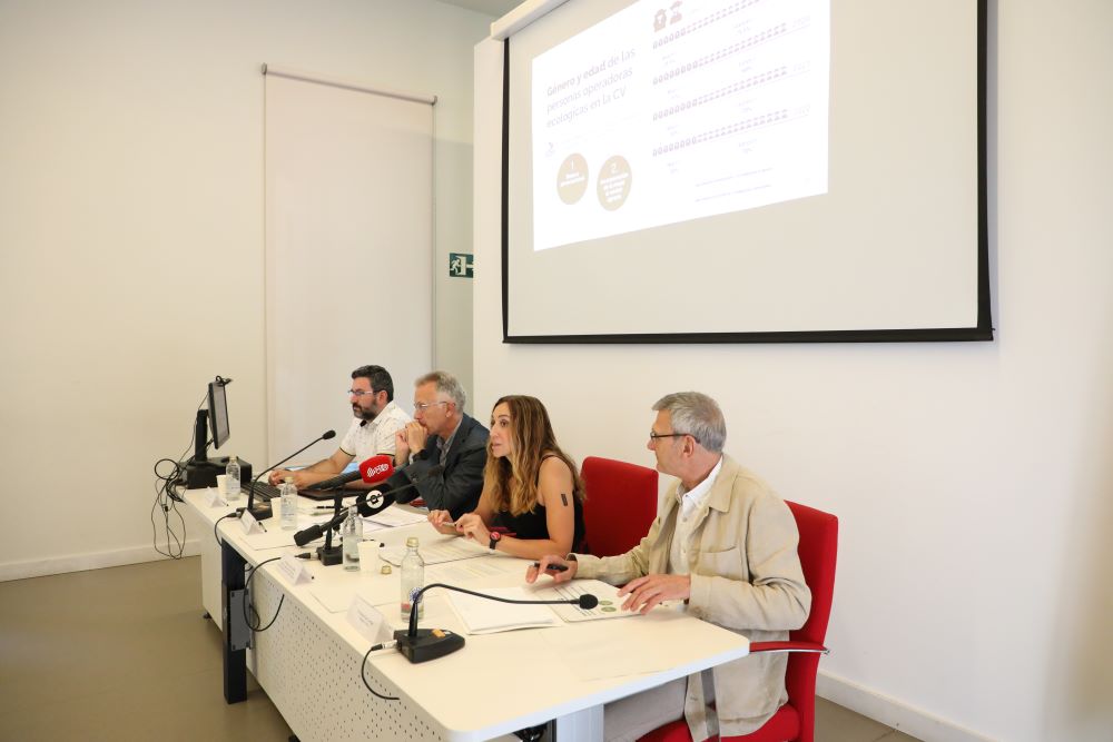 Navarro: «L'agricultura ecològica crea solucions al relleu generacional»