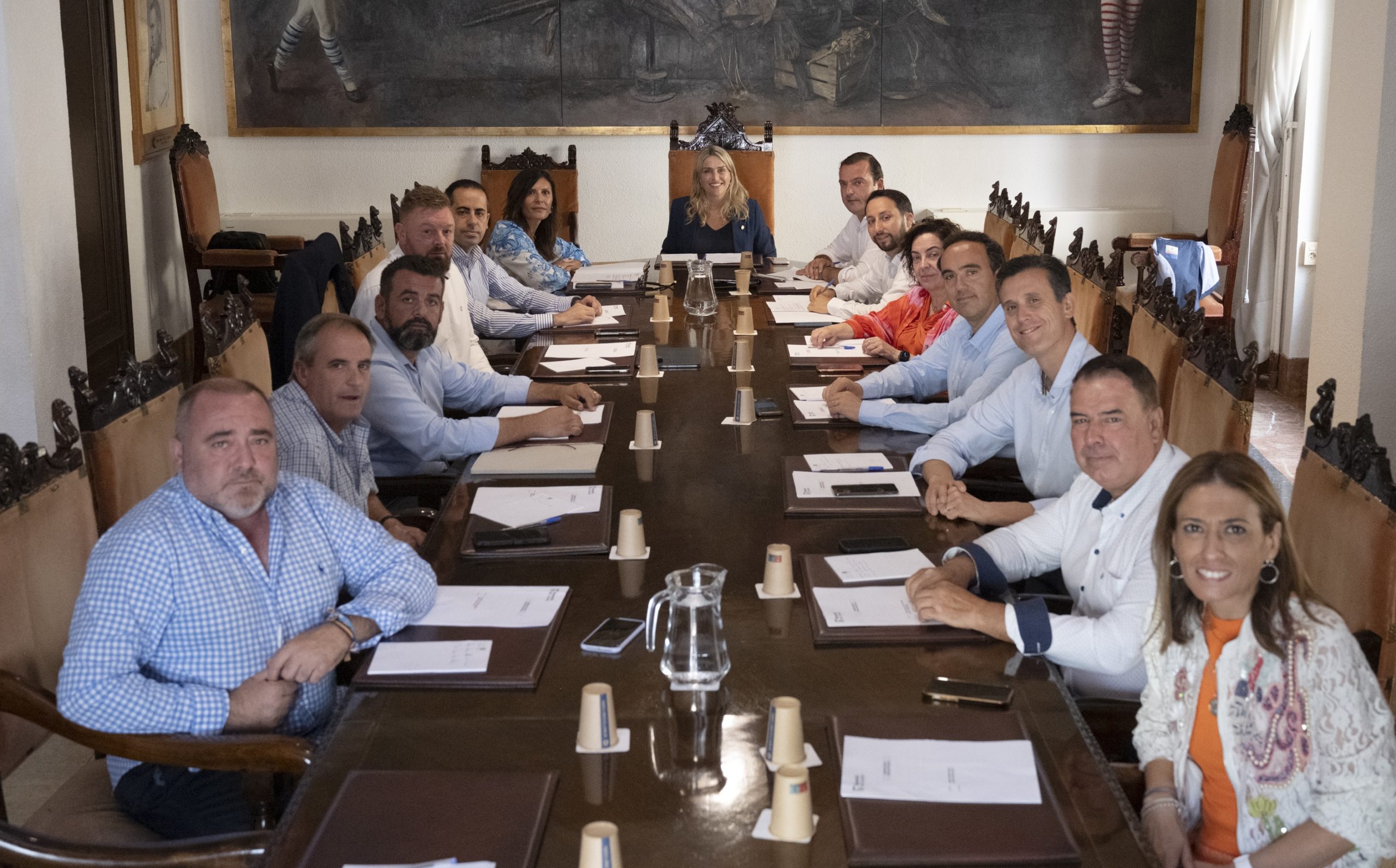 Barrachina manté la primera reunió de treball amb el seu equip de Govern