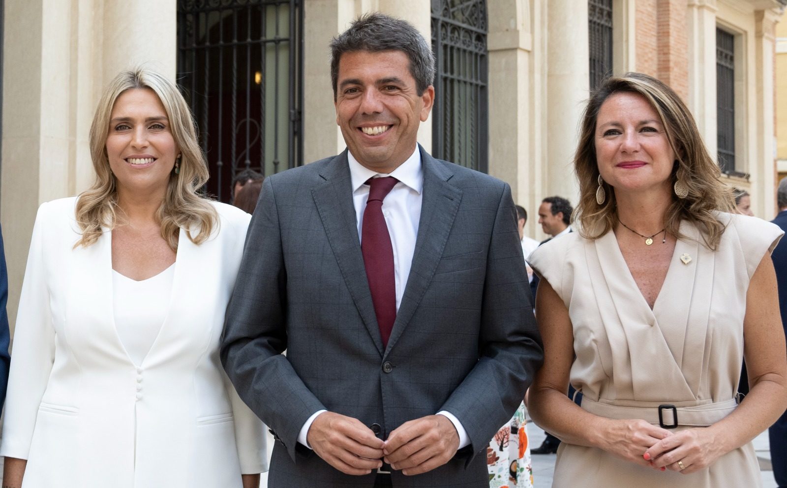 Mazón assisteix a la constitució de la Diputació i investidura de Marta Barrachina