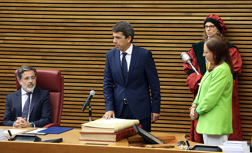 Mazón tendeix la mà per a afrontar els desafiaments del futur i avançar en l'autogovern