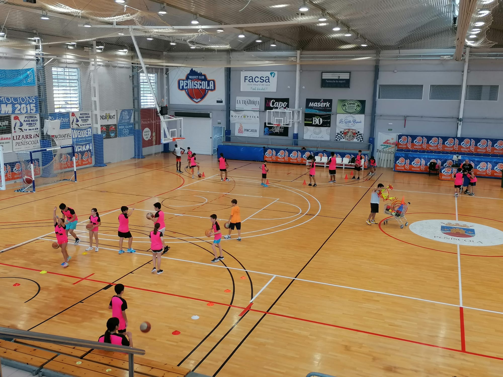 Més de 250 joves trien l'esport a Peníscola per al seu oci estival