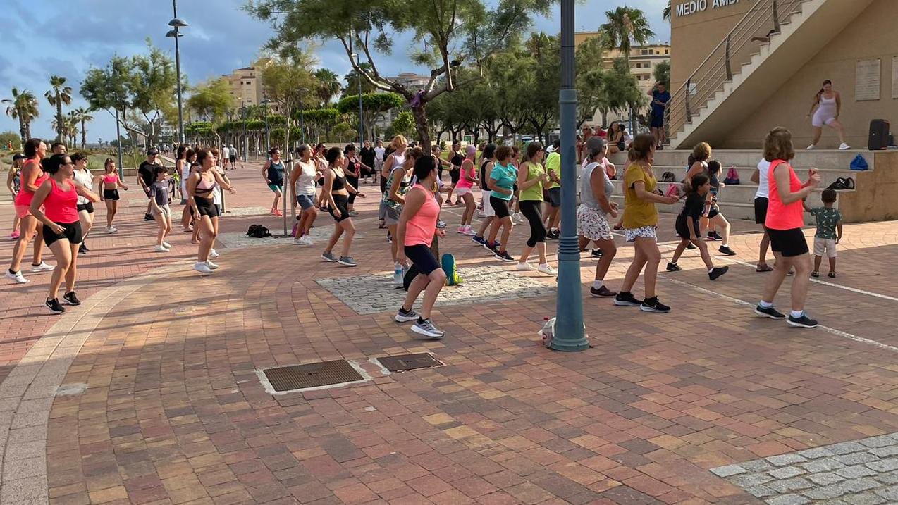 Peníscola programa esport i activitats infantils a la seua platja i passeig