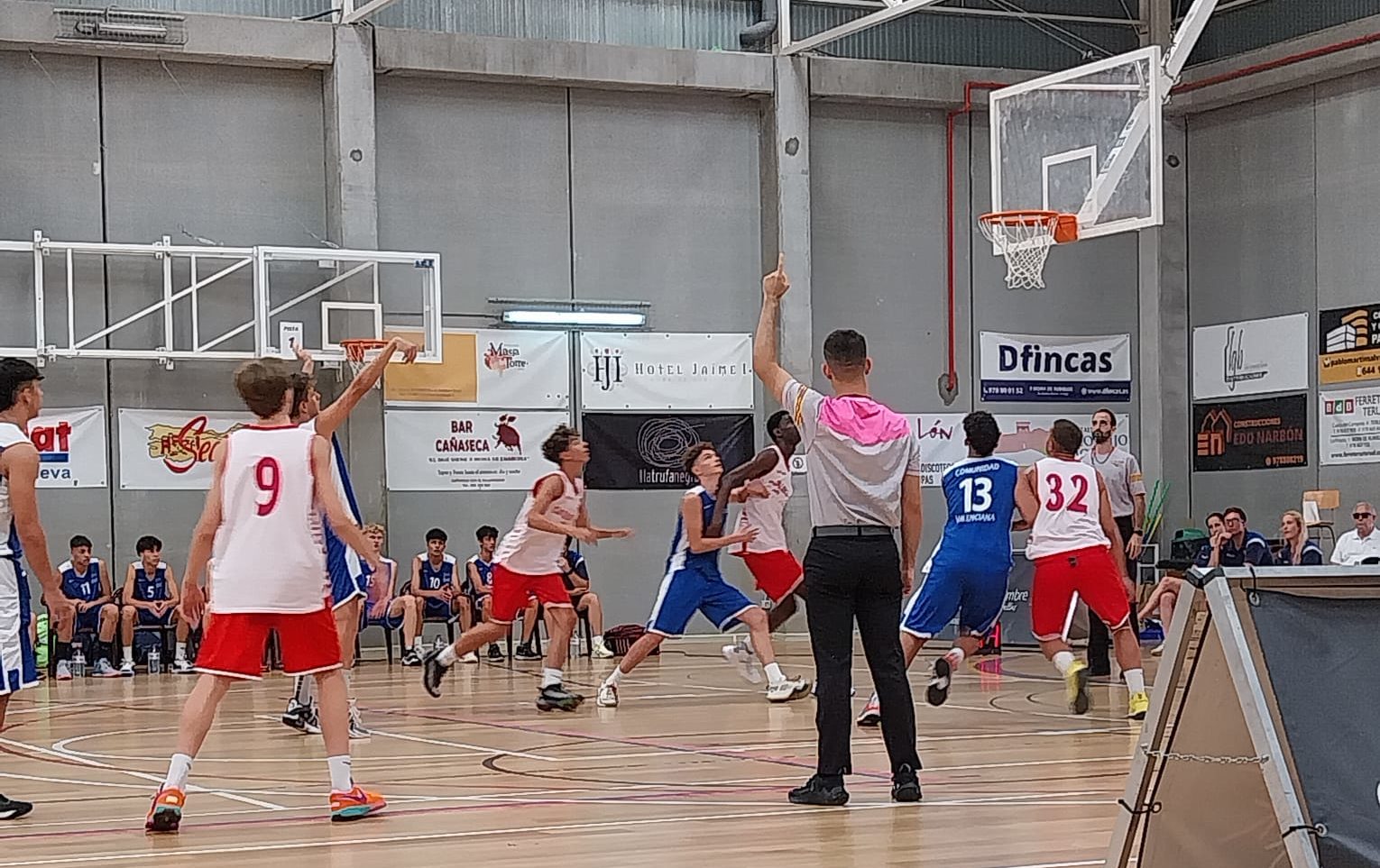 Héctor Sanz del Club Bàsquet Vinaròs en el Torneig de Seleccions d'Estiu de Mora de Rubielos