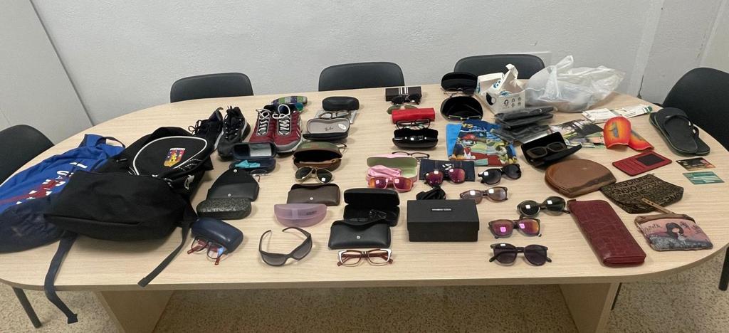 La Policia Local d'Alcalà-Alcossebre deté a un individu per robatori en un habitatge i el sostret