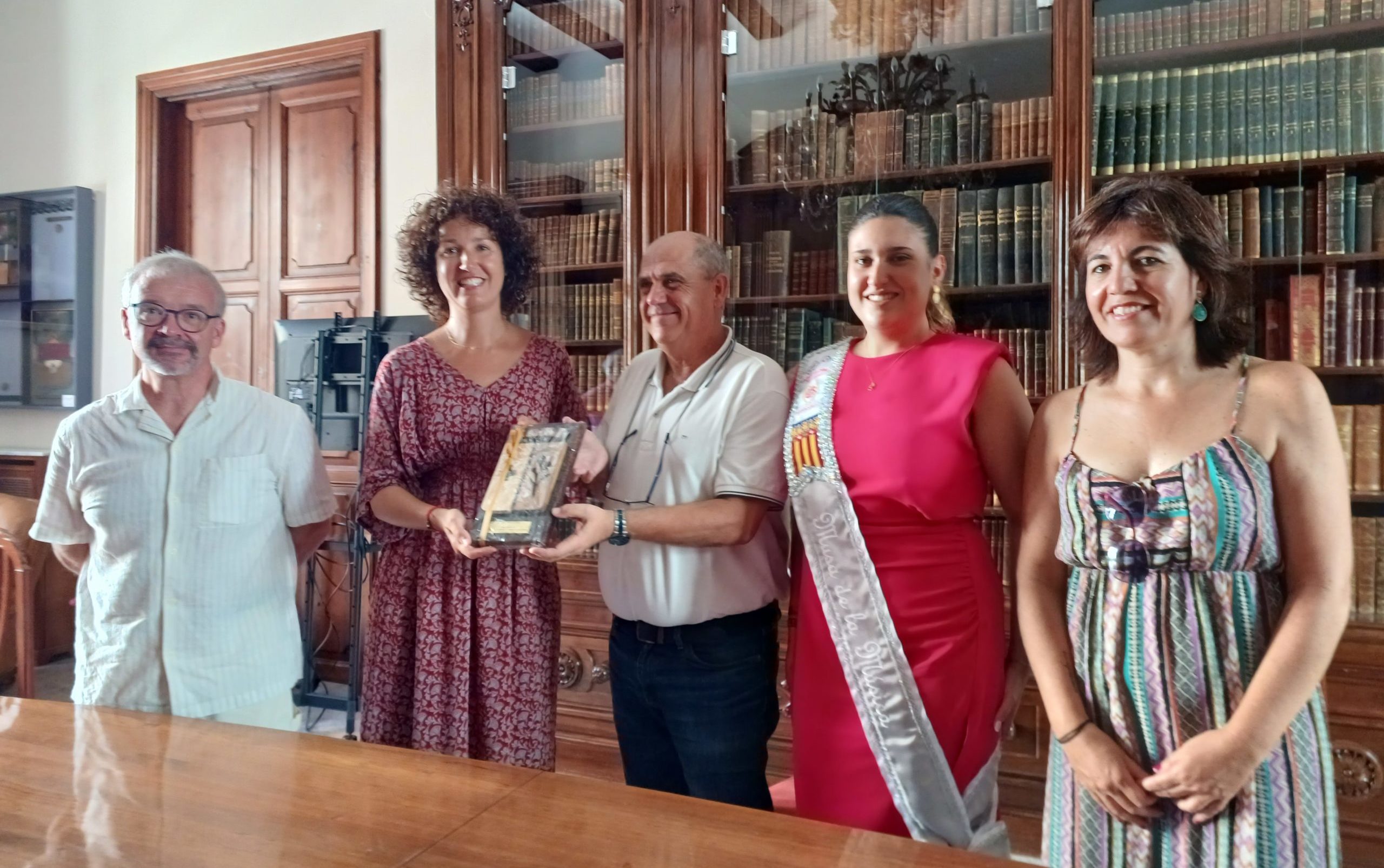 L'Ajuntament de Benicarló reconeix a Beatriz Fernández Aucejo, directora convidada de la Serenata