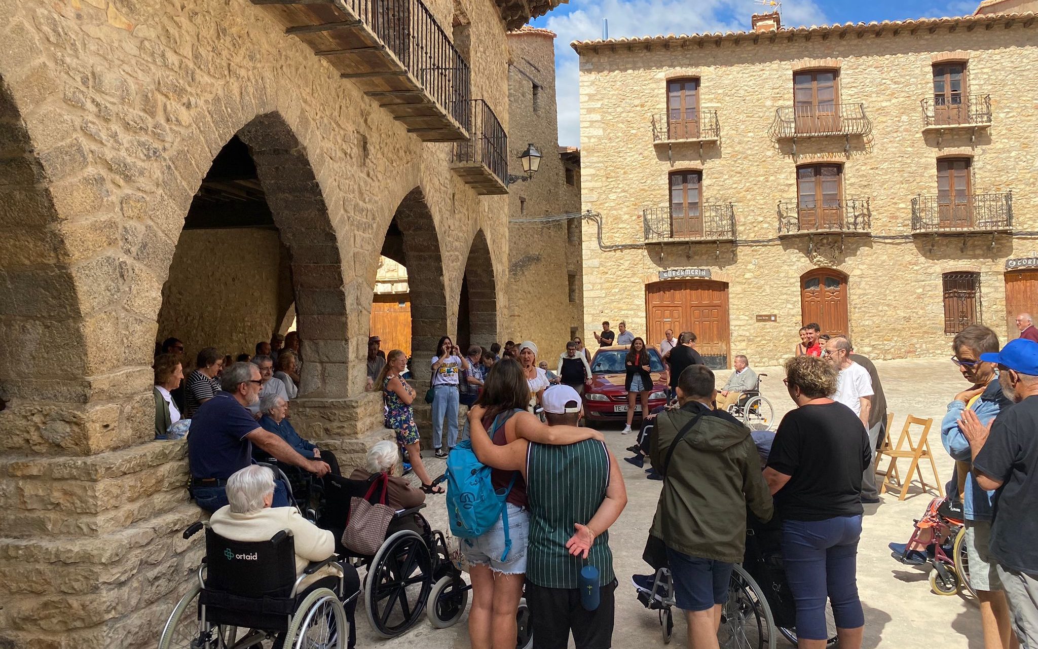 Els usuaris de la residència de Vilafranca gaudeixen d'un encontre amb els de Cantavieja