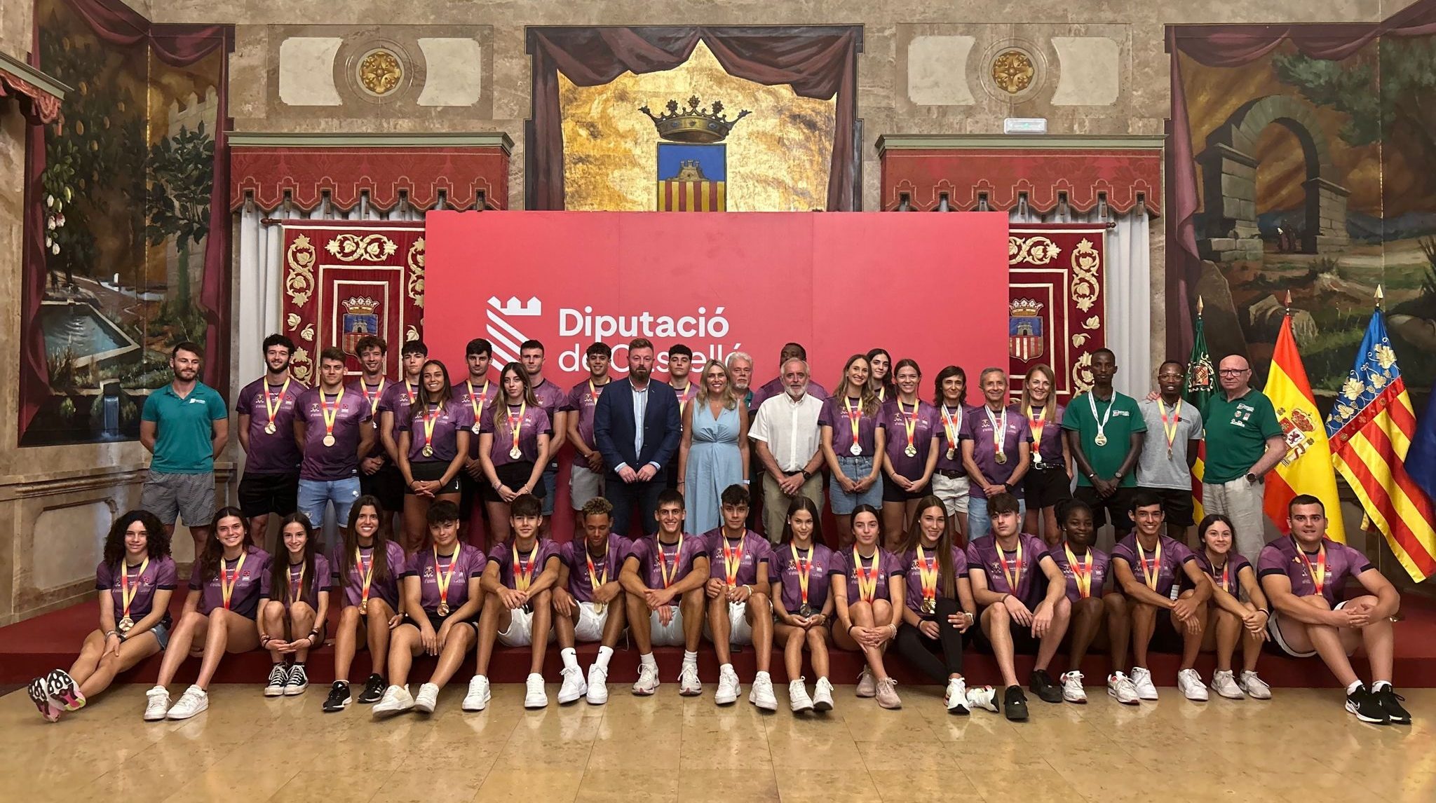 Barrachina aplaudeix l'esforç del Playas després d'alçar-se amb més de 100 medalles