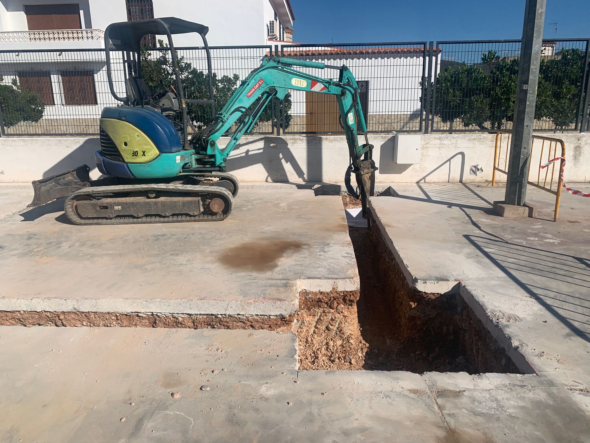 Santa Magdalena millora la pista poliesportiva amb una zona d'ombra i lavabos