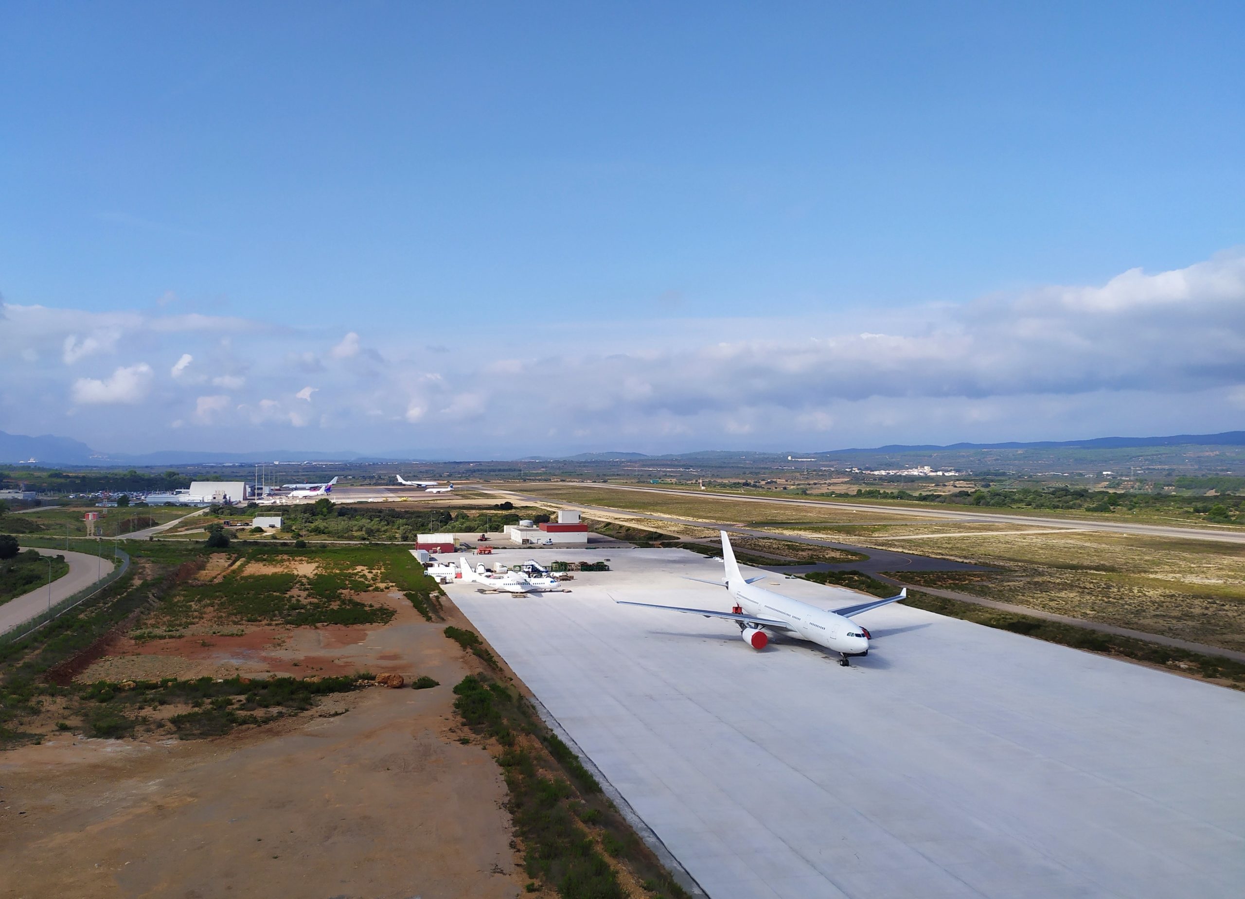 L'Aeroport amplia l'àrea pavimentada de la plataforma industrial per a afavorir l'activitat
