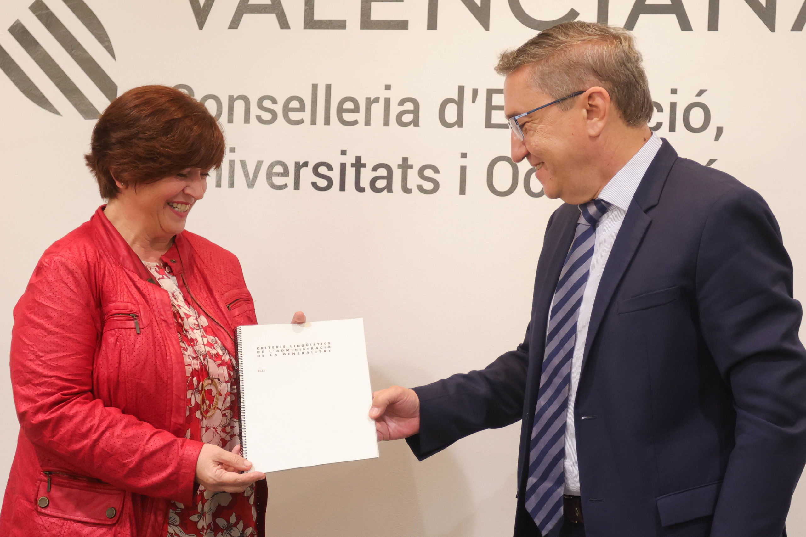 Educació presenta a l’AVL els criteris lingüístics que pretenen aproximar la llengua als ciutadans