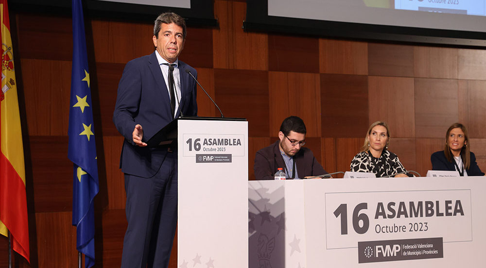 Mazón advoca per la «col·laboració entre institucions» per als nous reptes del municipalisme