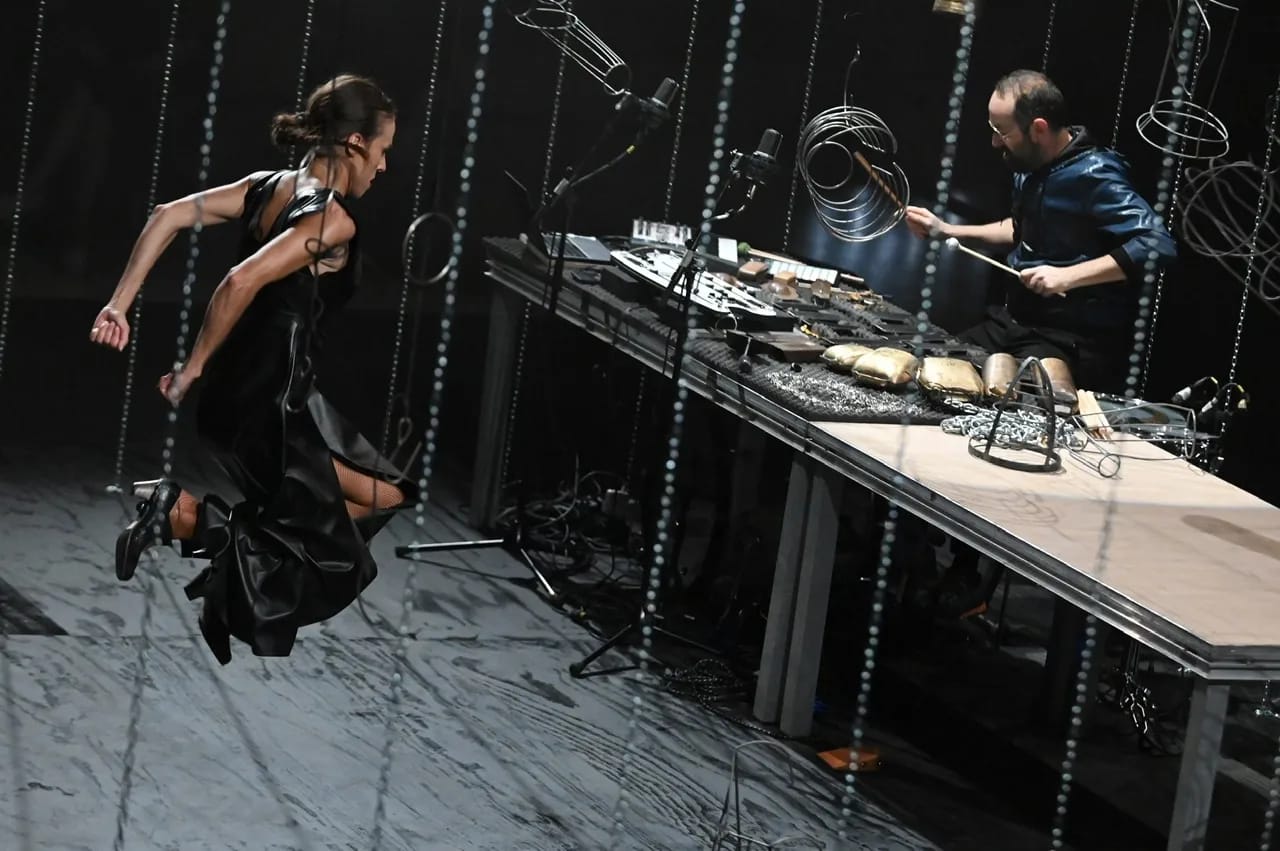 El Palau de Congressos de Peníscola presenta el premiat espectacle «La reina del metall»