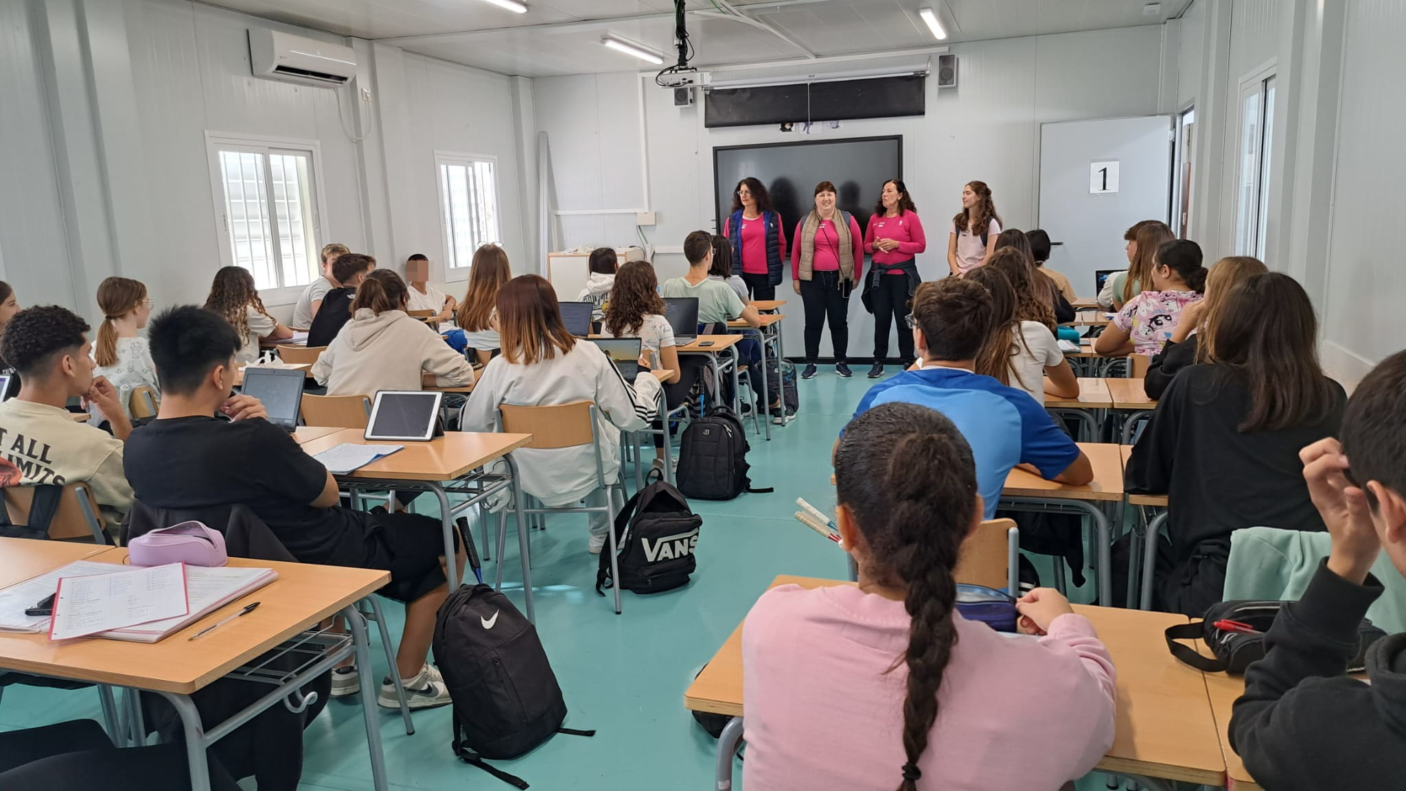 El taller d’ocupació «Dinamízate» de Benicarló pregunta la joventut sobre el seu temps lliure