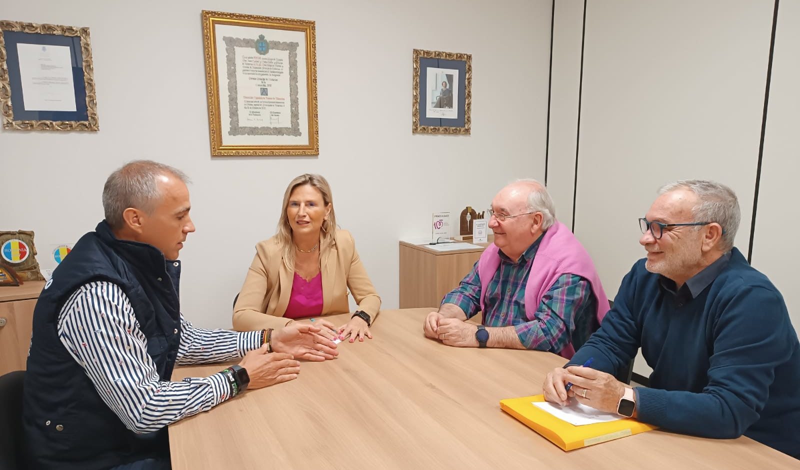 La delegada del Consell a Castelló visita el banc d'aliments