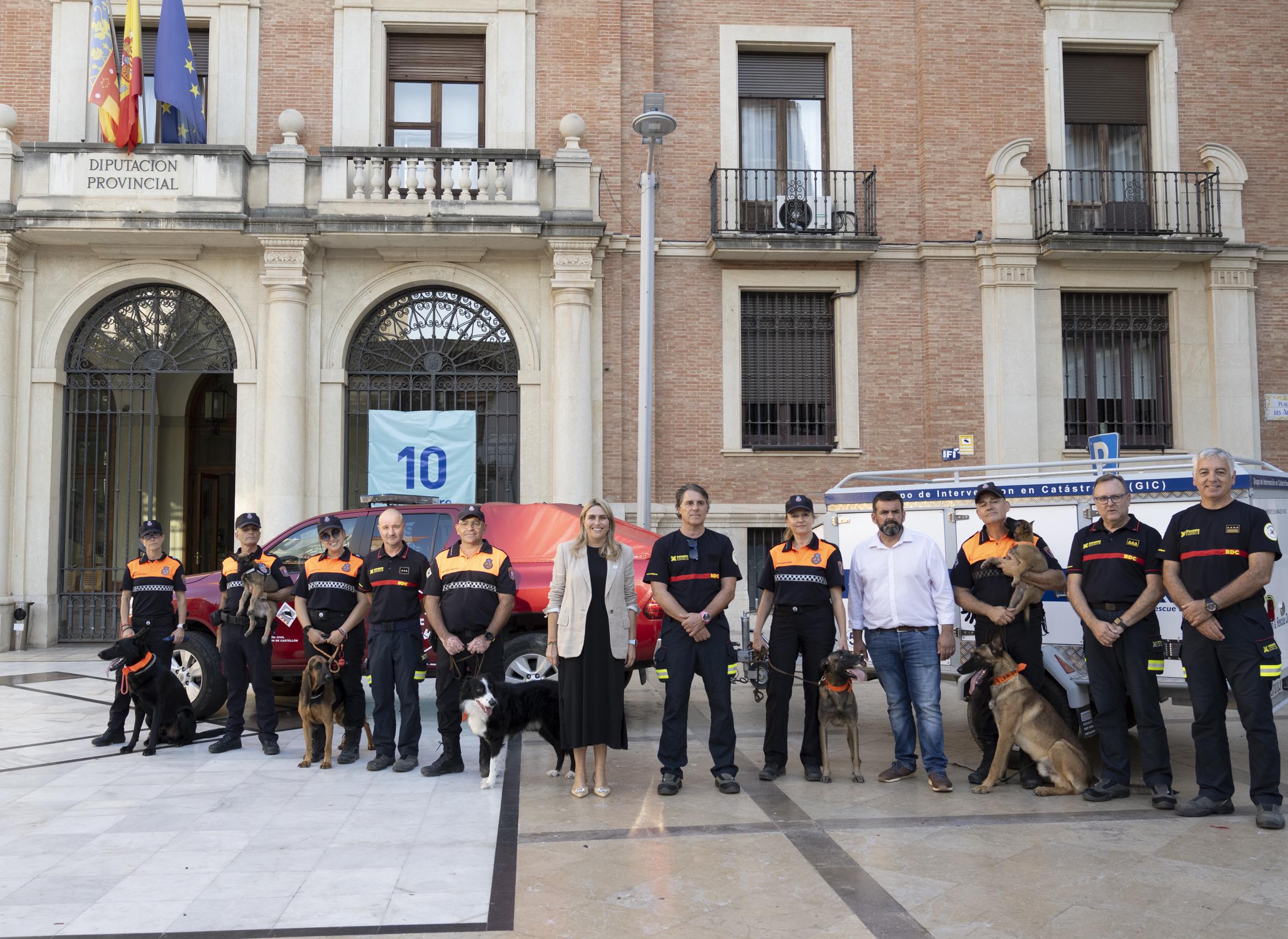 La Diputació reforça el Consorci de Bombers i duplica el nombre de gossos i guies
