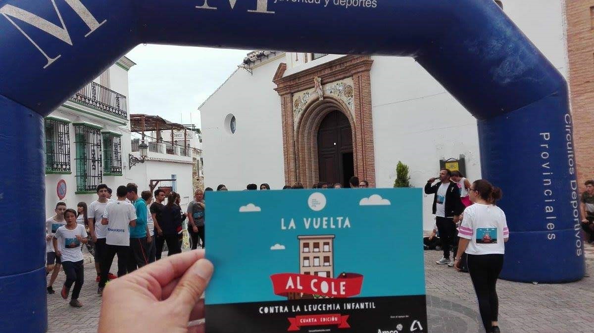 Els alumnes del col·legi CEIP Alberto Selma corren per a acabar amb la leucèmia infantil