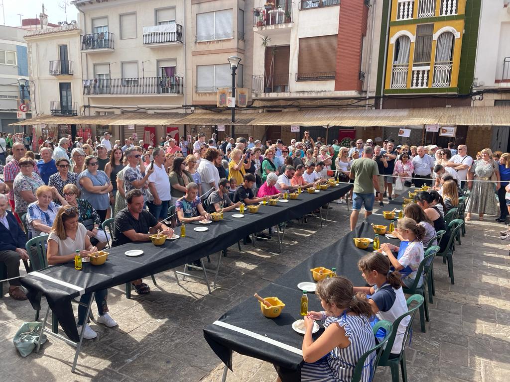 La IX Fira de la Tomata de Penjar d'Alcalà de Xivert es tanca amb èxit de venda de producte i assistència