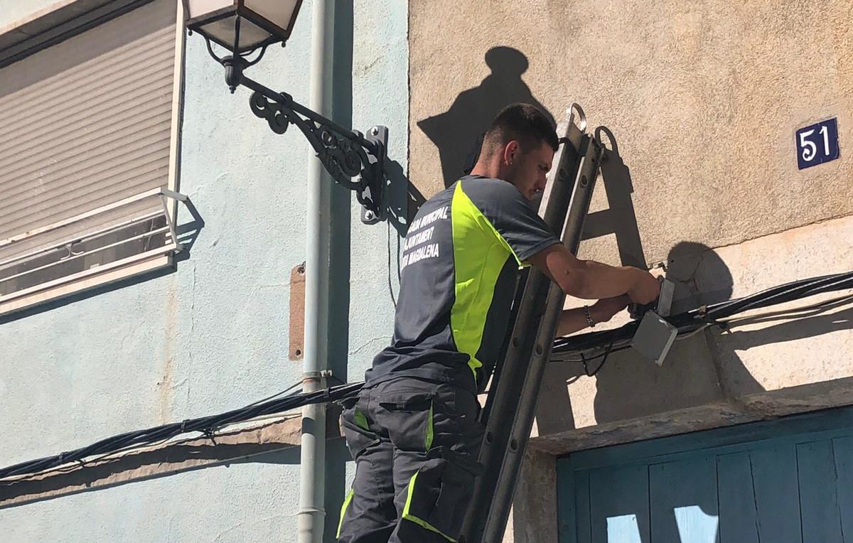 Santa Magdalena contracta a un electricista a través del programa EMPUJU
