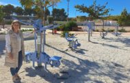 Sanitat d'Alcalà-Alcossebre ensenya a utilitzar les màquines cardiosaludables situades en espais públics