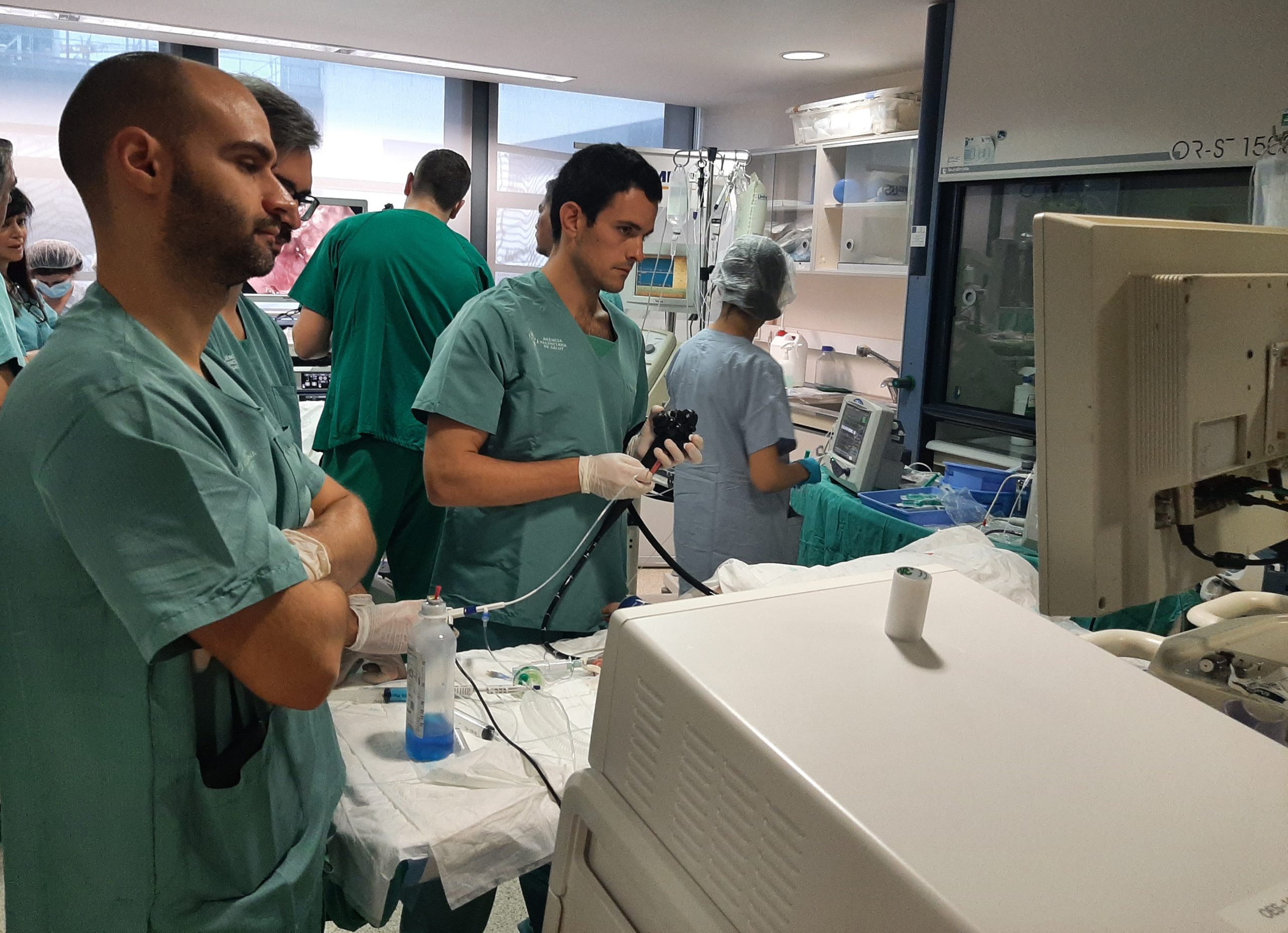 Medicina Digestiva de Clínic de València forma a especialistes en dues noves tècniques endoscòpiques