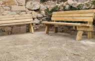 Ares col·loca bancs i un aparcabicis a la Font dels Regatxols